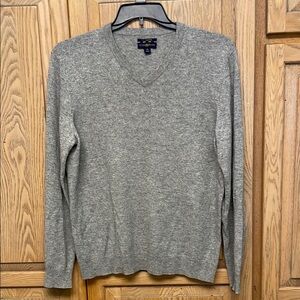 Club Room Gray V-Neck Cashmere Sweater with Ribbed Cuffs